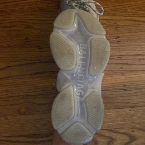 BALENCIAGA
Beige Triple S Sneakers - Picture 10 of 13